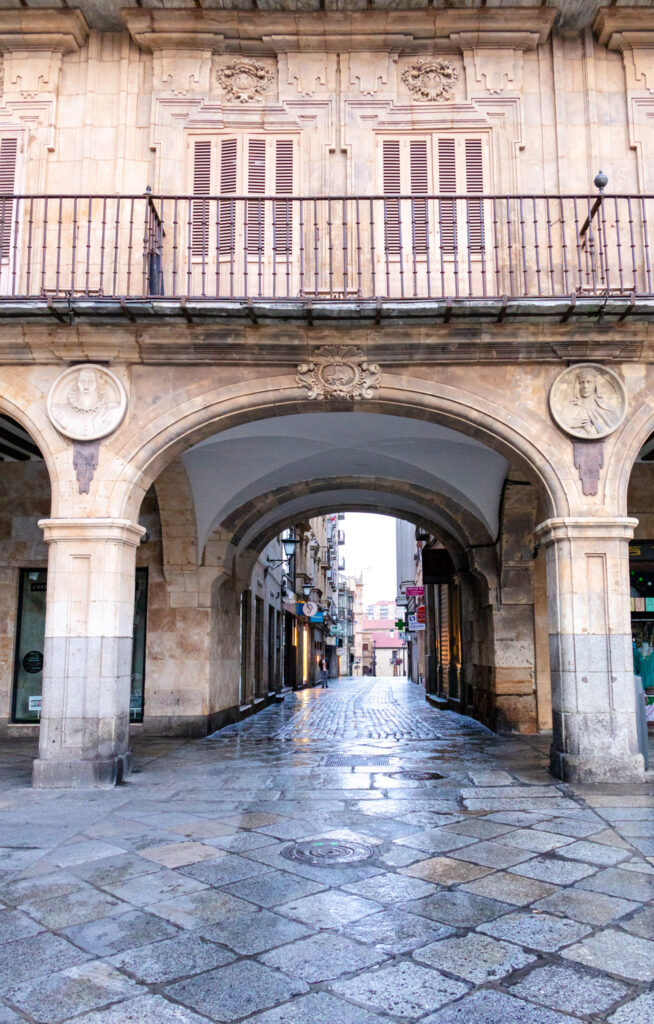 arch to plaza mayor Salamanca 