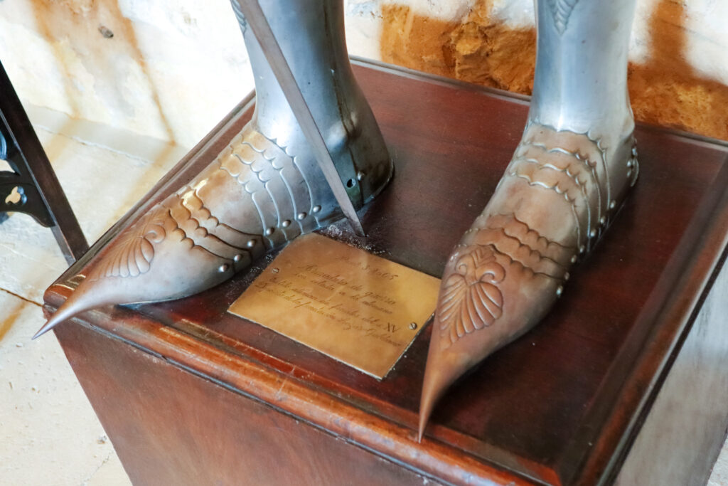 feet or armor Segovia castle