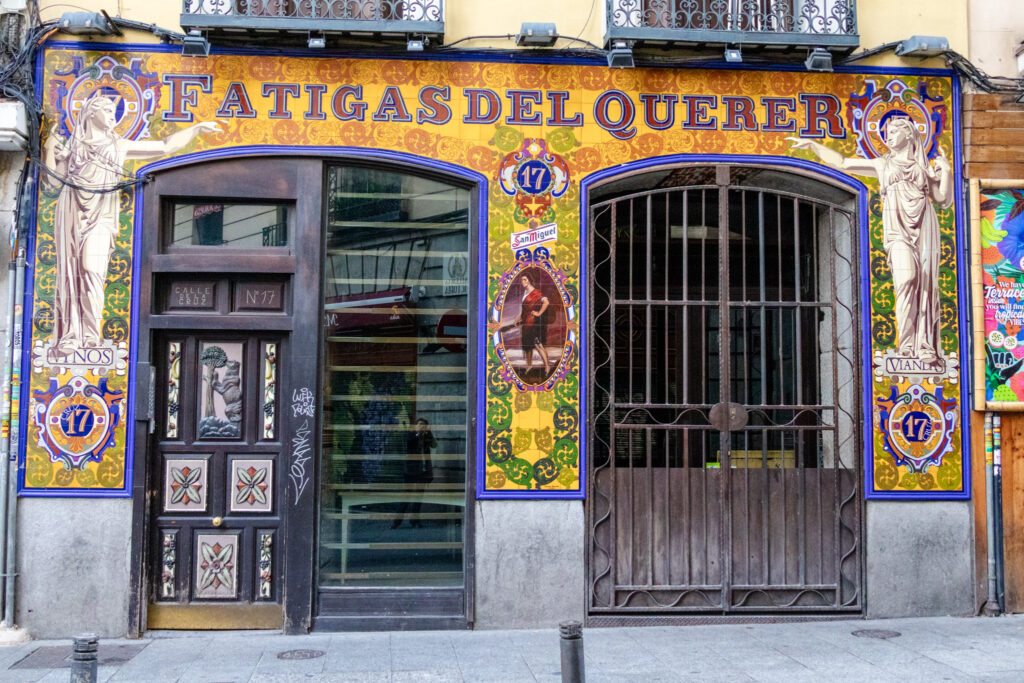 exterior of fatigues del querer in madrid spain