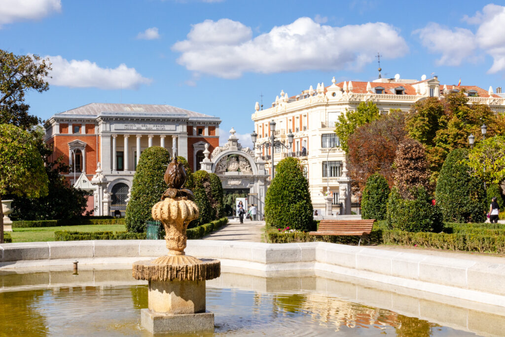 fountain and gate of Retiro park madrid