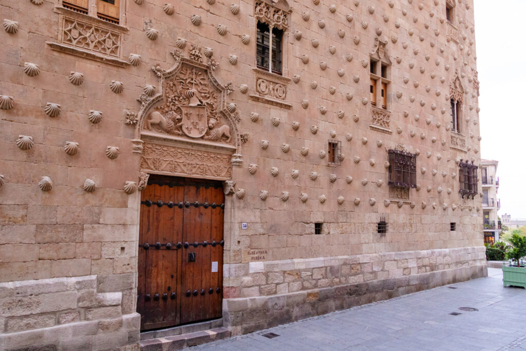 casa de las conchas exterior Salamanca