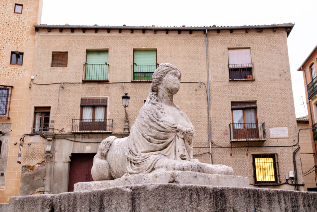 la sirena statue Segovia spain