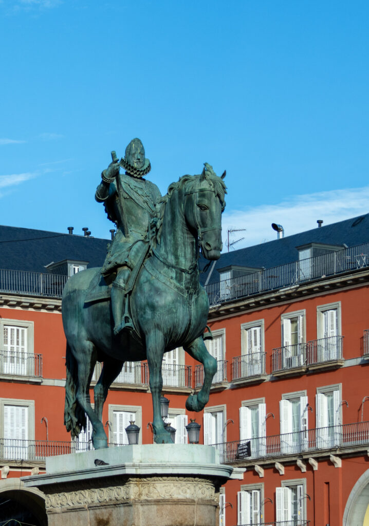 statue of man on horse with big ruff collar in plaza mayor madrid