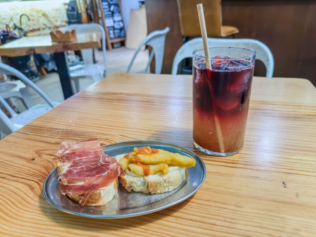 tinto de verano and free tapas Segovia