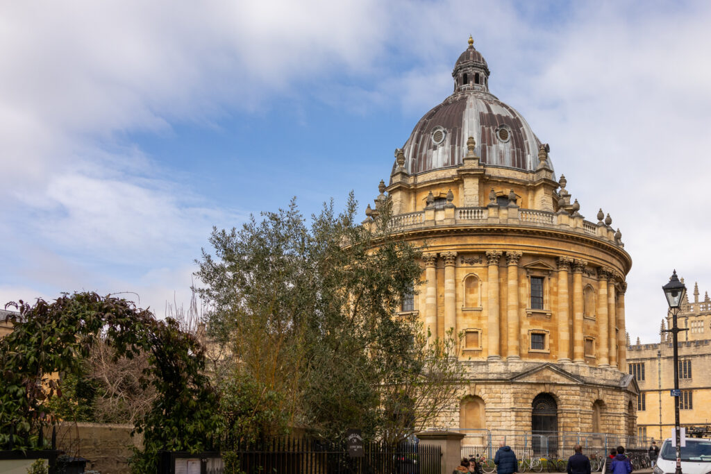 oxford-england-radcliffe ✈️ Hey There Travel round building