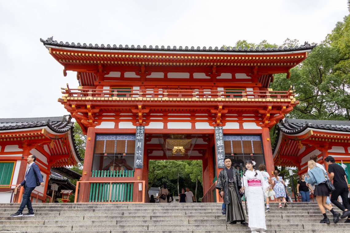 yasaka shrine entrance