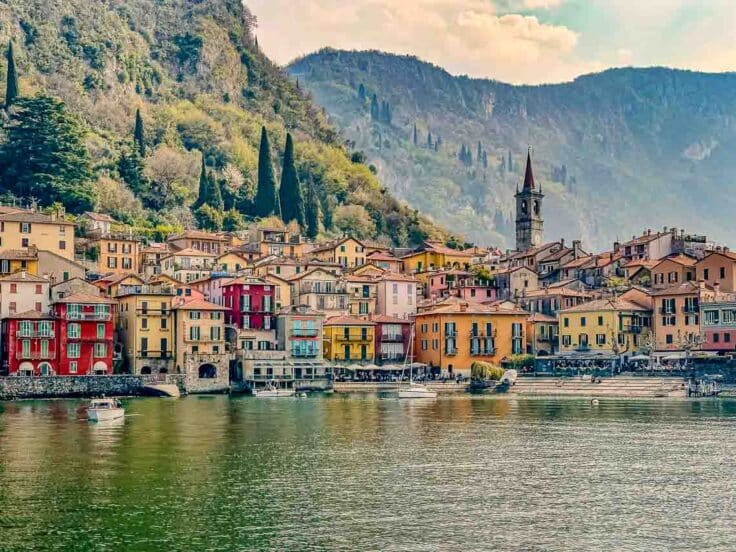 shoreline of lake Como
